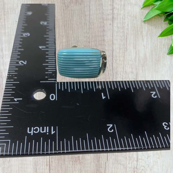 Vintage Lisner Turquoise Blue Grooved Acrylic Modernist Clip On Earrings Runway - Picture 5 of 6